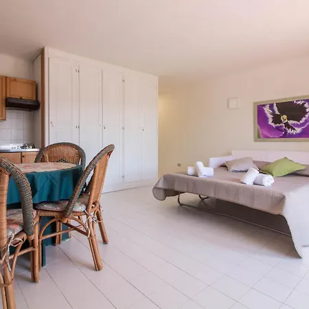 Appartement Sea View With Private Garden And Parking!