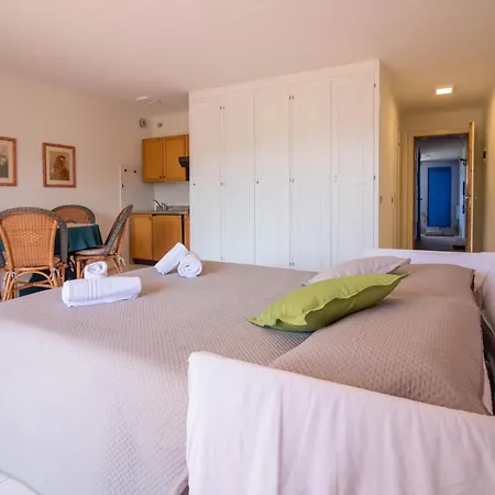 Sea View With Private Garden And Parking!